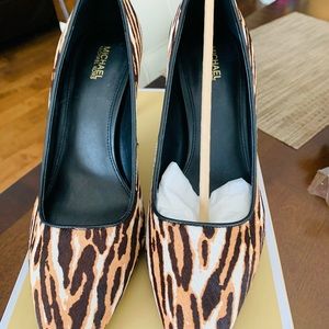 Micheal Kors pump 8.5